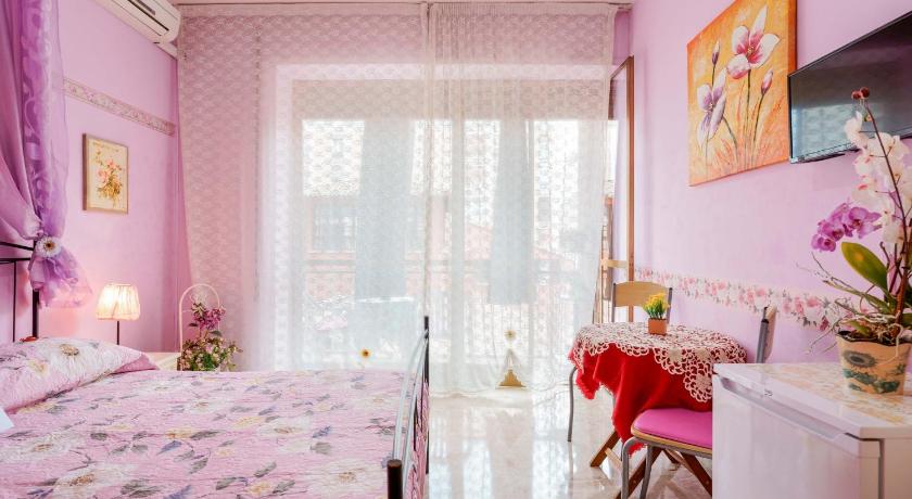 Image of Double Room with Shared Bathroom 10