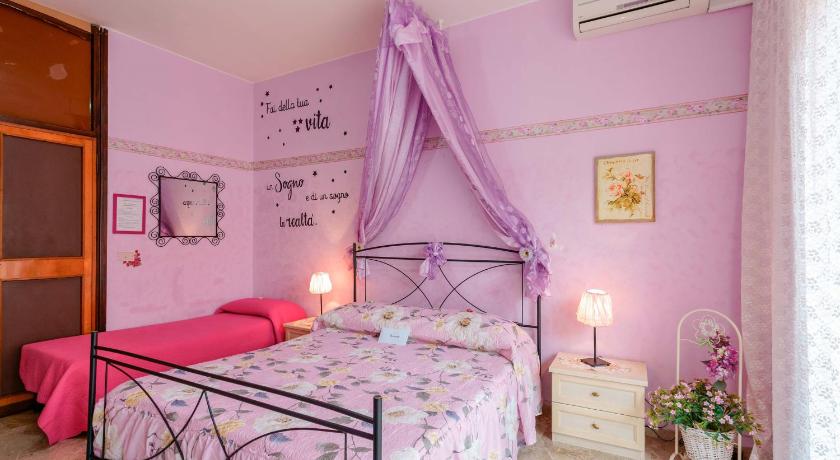 Image of Double Room with Shared Bathroom 7