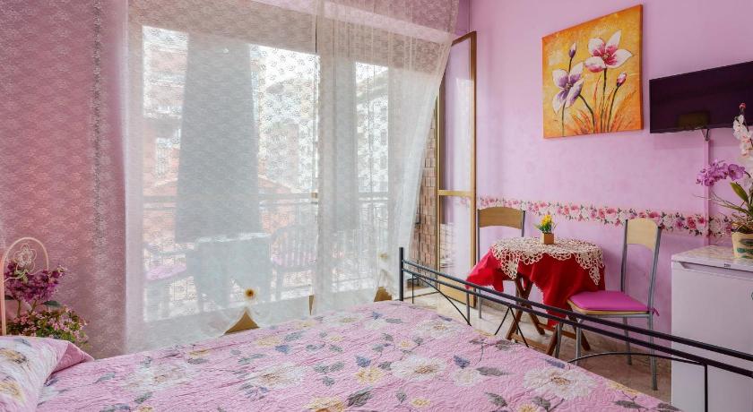 Image of Double Room with Shared Bathroom 3
