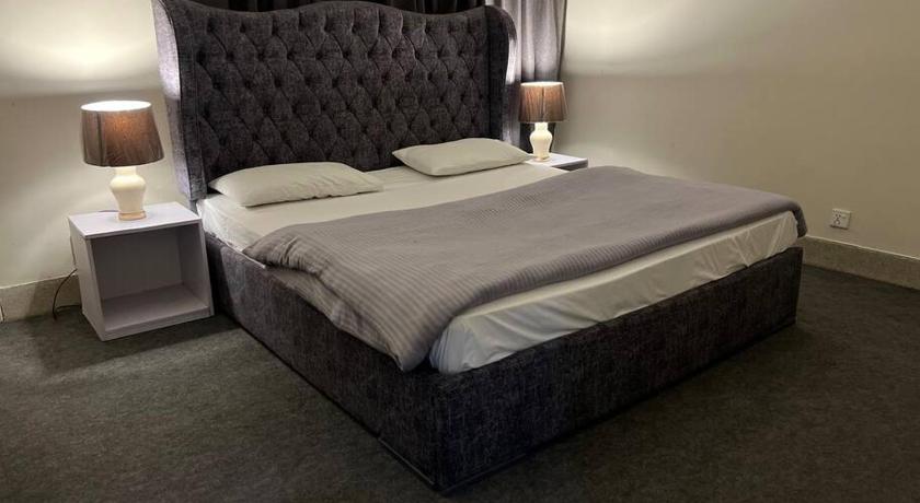 Entire Two Bed F-6 Apartment, Free Nteflix, Hill View photo