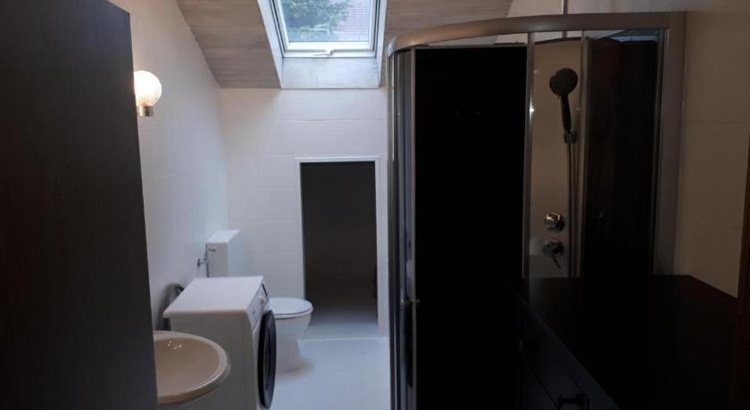 布鲁克米尔 ROOM in apartment LOT SPACE & option COOKING & BREAKFAST self service & terrace - 9 km from A8 highw 3星级 民宿 景观