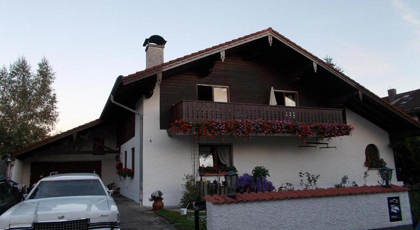 布鲁克米尔 ROOM in apartment LOT SPACE & option COOKING & BREAKFAST self service & terrace - 9 km from A8 highw 3星级 民宿 大堂