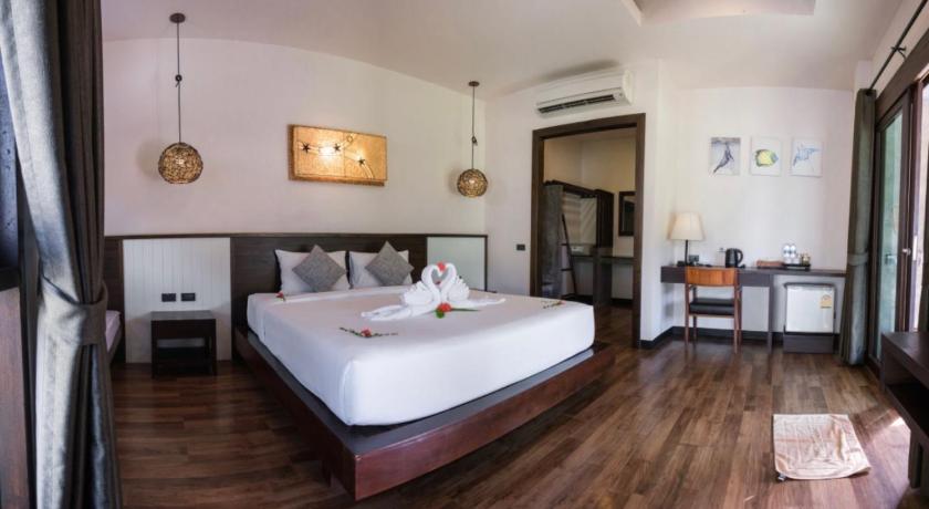 Image of 1 Deluxe Room 11