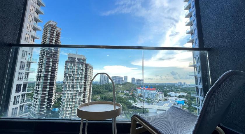 Johor Bahru Dpristine, Tropicana Suite by Antlerzone 4-Star Guesthouse pool