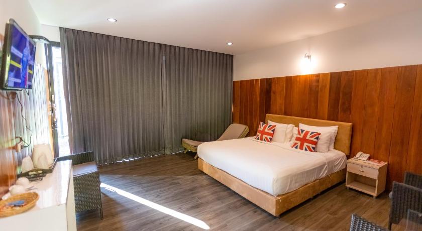 Image of Double Room with Balcony (2 Adults + 1 Child) 16