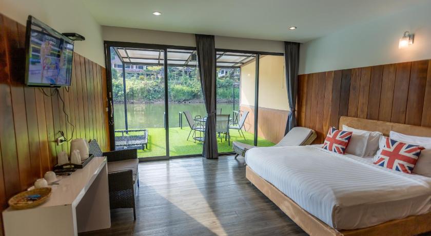 Image of Double Room with Balcony (2 Adults + 1 Child) 0