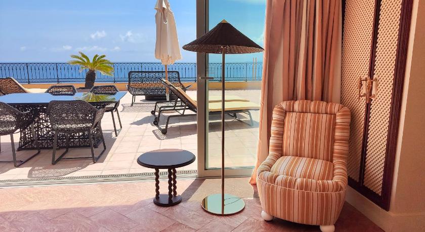 Immagine di Suite Mediterranée con Vista Mare (Suite Mediterranée with Sea View) 16