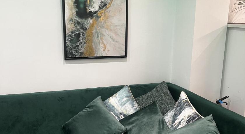 Feathers Suite - image 5