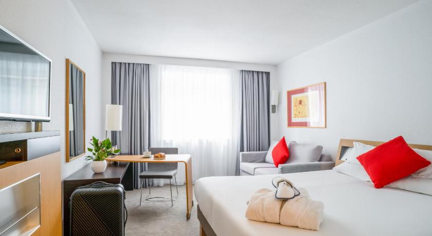 Image of Executive Room 1 Queen bed + convertible Sofa 0