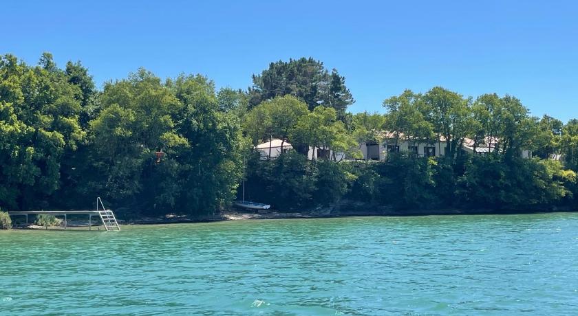 Maison en bord de rivière de mer