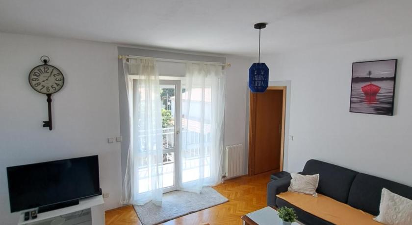 Image of Two-Bedroom Apartment with Balcony and Sea View 3