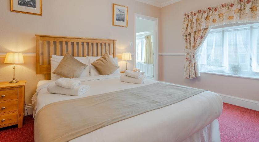 Crown Hotel Cotswold photo