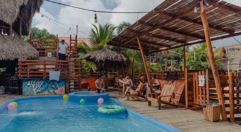 El Zoo Hostel, Bar & Pool photo