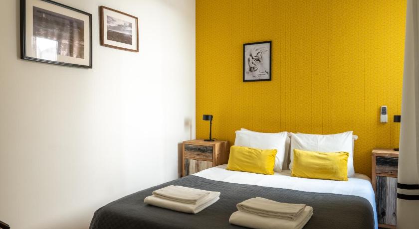 Image of Standard Double Room with Shared Bathroom 6