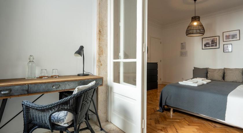 Image of Superior Double Room with Shared Bathroom 5