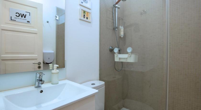 Image of Double Room with Balcony and Shared Bathroom 2