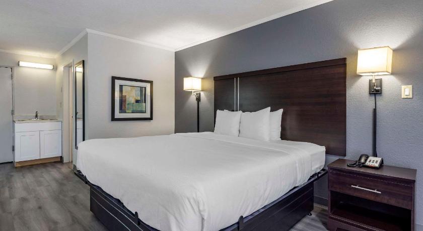 Suburban Extended Stay Hotel photo