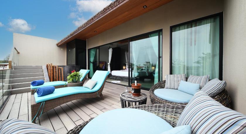 Image of Honeymoon Sea View Suite with Jacuzzi 9