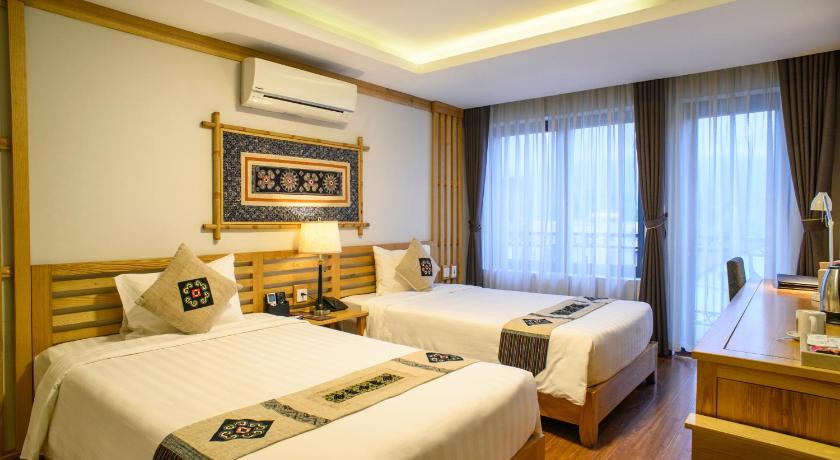 Image of Deluxe Twin 8