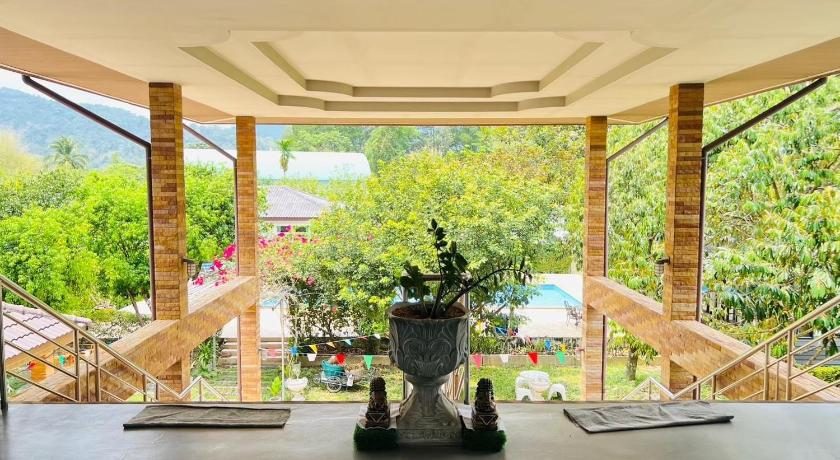 Image of Suite family 12