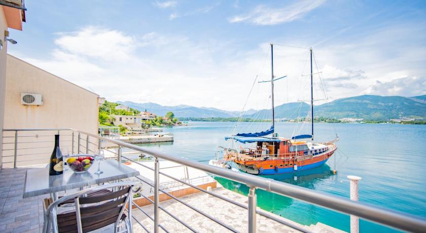 Apartmani Bonaca — Hotel in Tivat