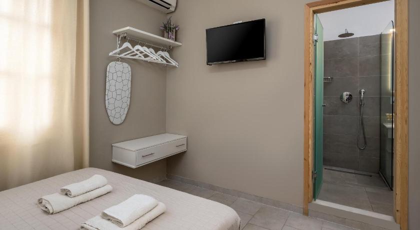 Maravelia's Rooms photo