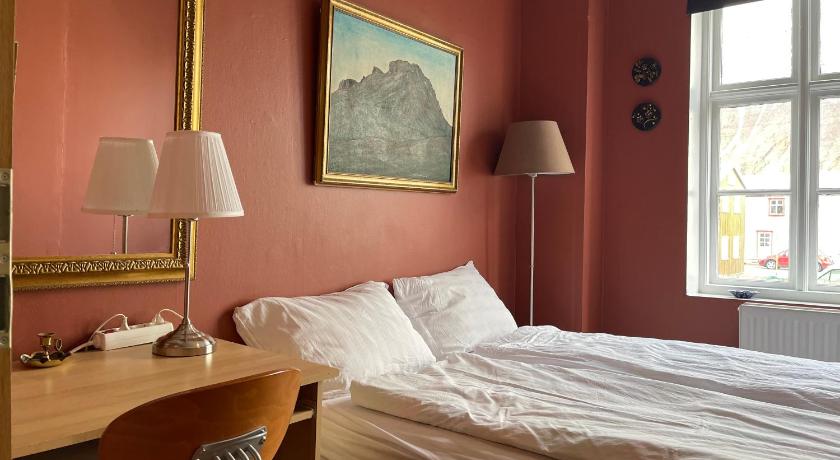 Image of Double or Twin Room with Shared Bathroom 0