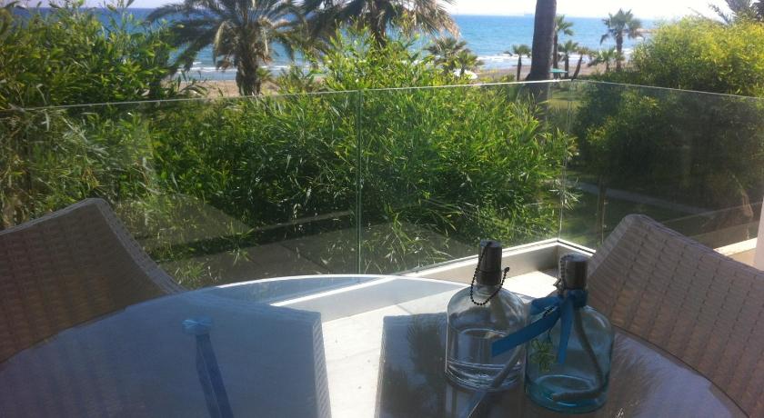 Sandy Beach Apartment 13 photo