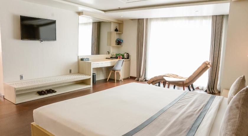 Holiday One Hotel - image 9