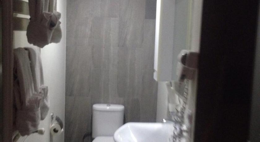 Image of Family Room 9