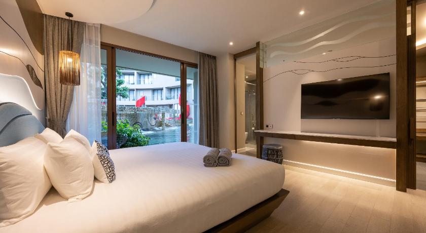 Image of Double Junior Suite with Pool Access 4