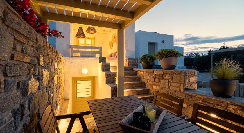 Kallirroe Deluxe Villa with Sea View and Pool — Hotel in Paros Island