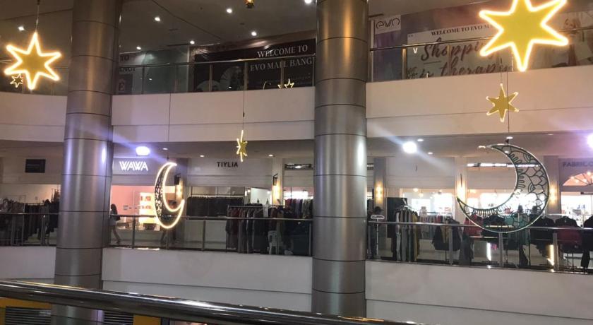 MANIS EVO SOHO BANGI-POOL VIEW OR SUPERB CITY VIEW photo