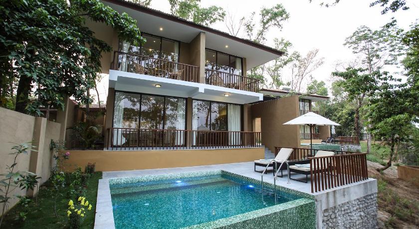Изображение на Family Villa with Pool Access 3