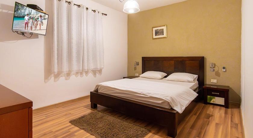 Image of Deluxe Family Suite 5