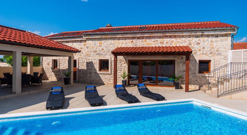 Stone villa Miandri — Hotel in Debeljak