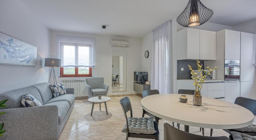 Apartments Lori — Hotel in Rovinj