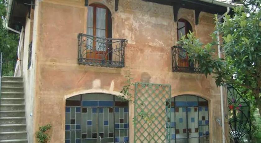 Monolocale in villino liberty