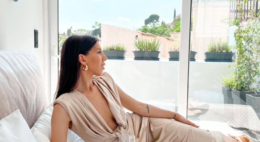 Step One | Luxury Suites right in the heart of Acropolis next to metro station photo