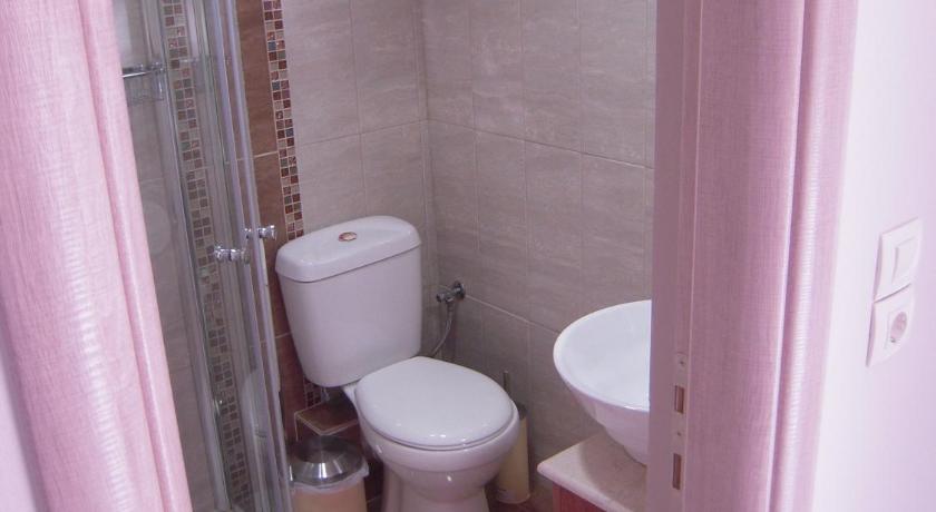 Image of Studio (2 Adults) 4