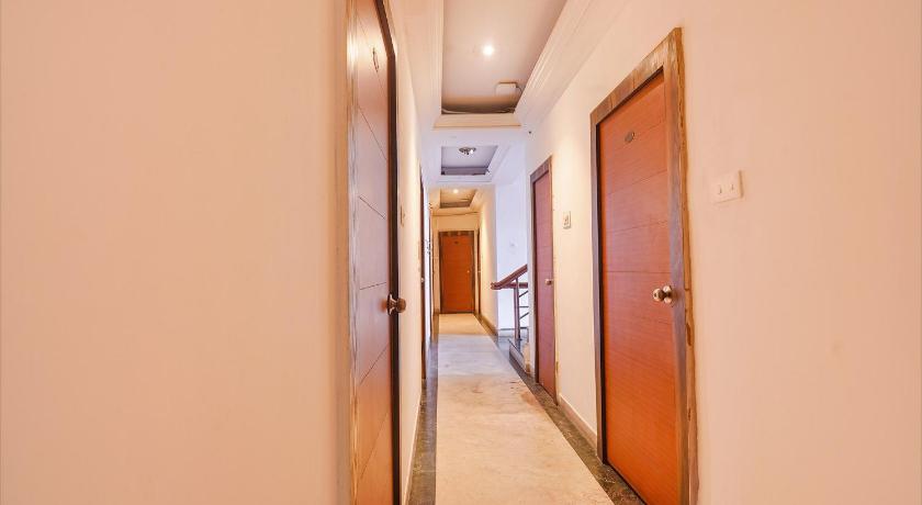 Collection O 74469 Hotel Green City photo