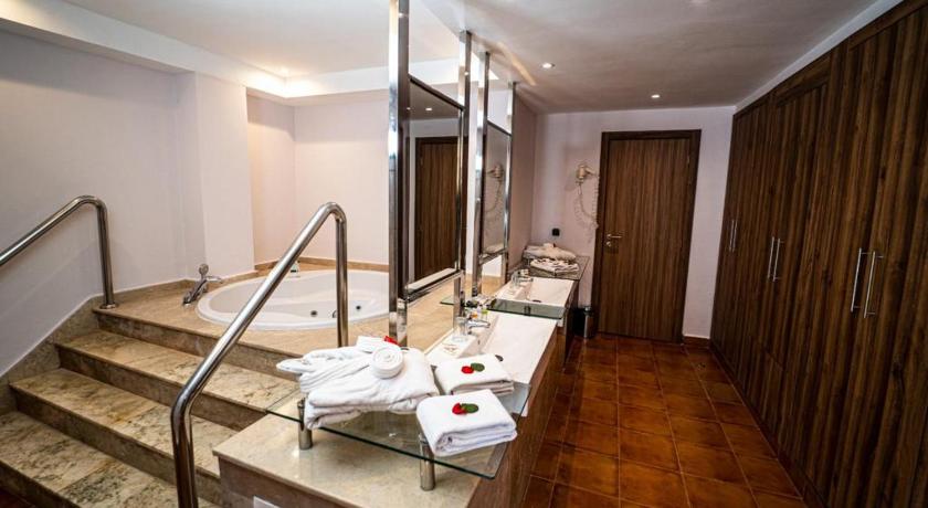 Image of Suite with Sea View 6