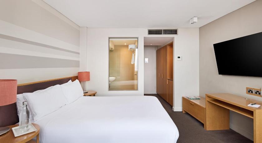 Image of Skyline View King Room 3