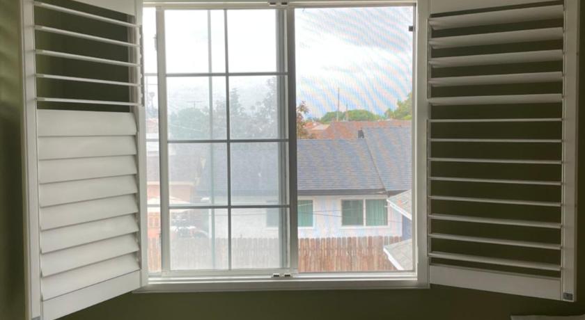 Private Room in Los Angeles LA with TV & WIFI & AC & View of Hollywood Sign & Private Fridge & Share photo