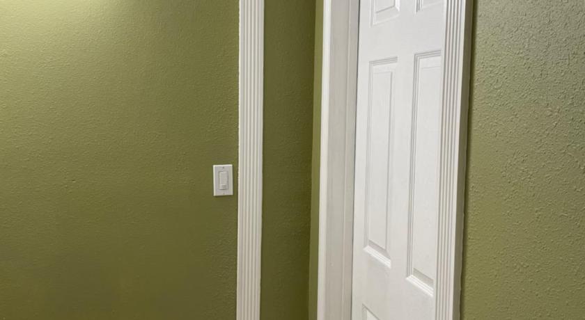 Private Room in Los Angeles LA with TV & WIFI & AC & View of Hollywood Sign & Private Fridge & Share photo