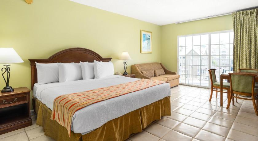 Tidelands Caribbean Boardwalk Hotel and Suites photo