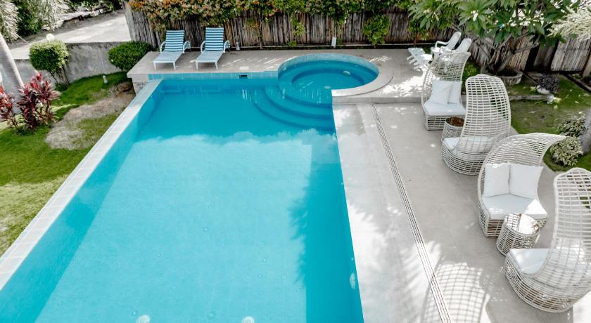A Villas Resort and Restaurant - image 14