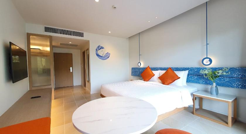 Image of Premier Room 1 King Size Bed, Garden View 7