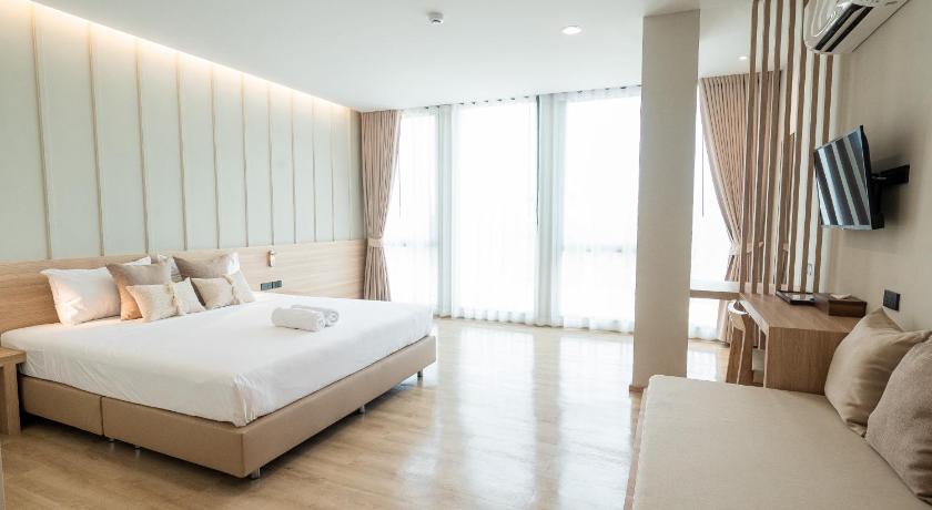 Image of Deluxe King Room 0