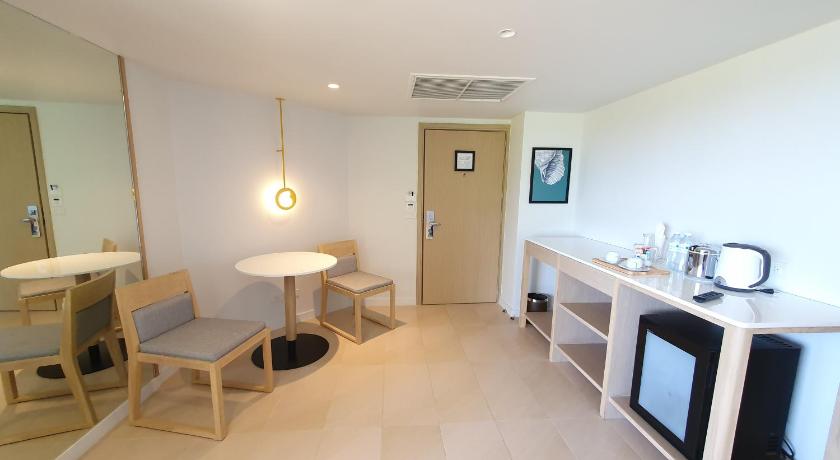 Image of Superior Suite 1 King Size Bed, Sea View, Living Room 12